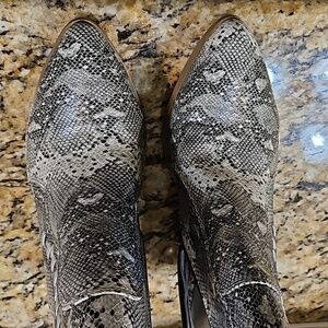 Ladies boots